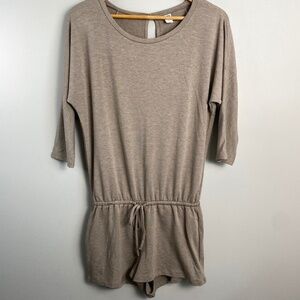 Old Navy Women's Beige‎ 3/4 Dolman Sleeve Lightweight Romper Stretchy Size Small